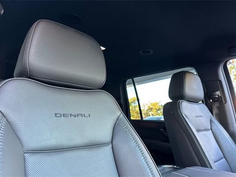 Used 2025 GMC Yukon XL Denali image 18