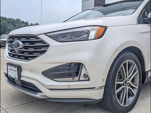 Used 2019 Ford Edge Titanium w/ Equipment Group 301A FWD image 12