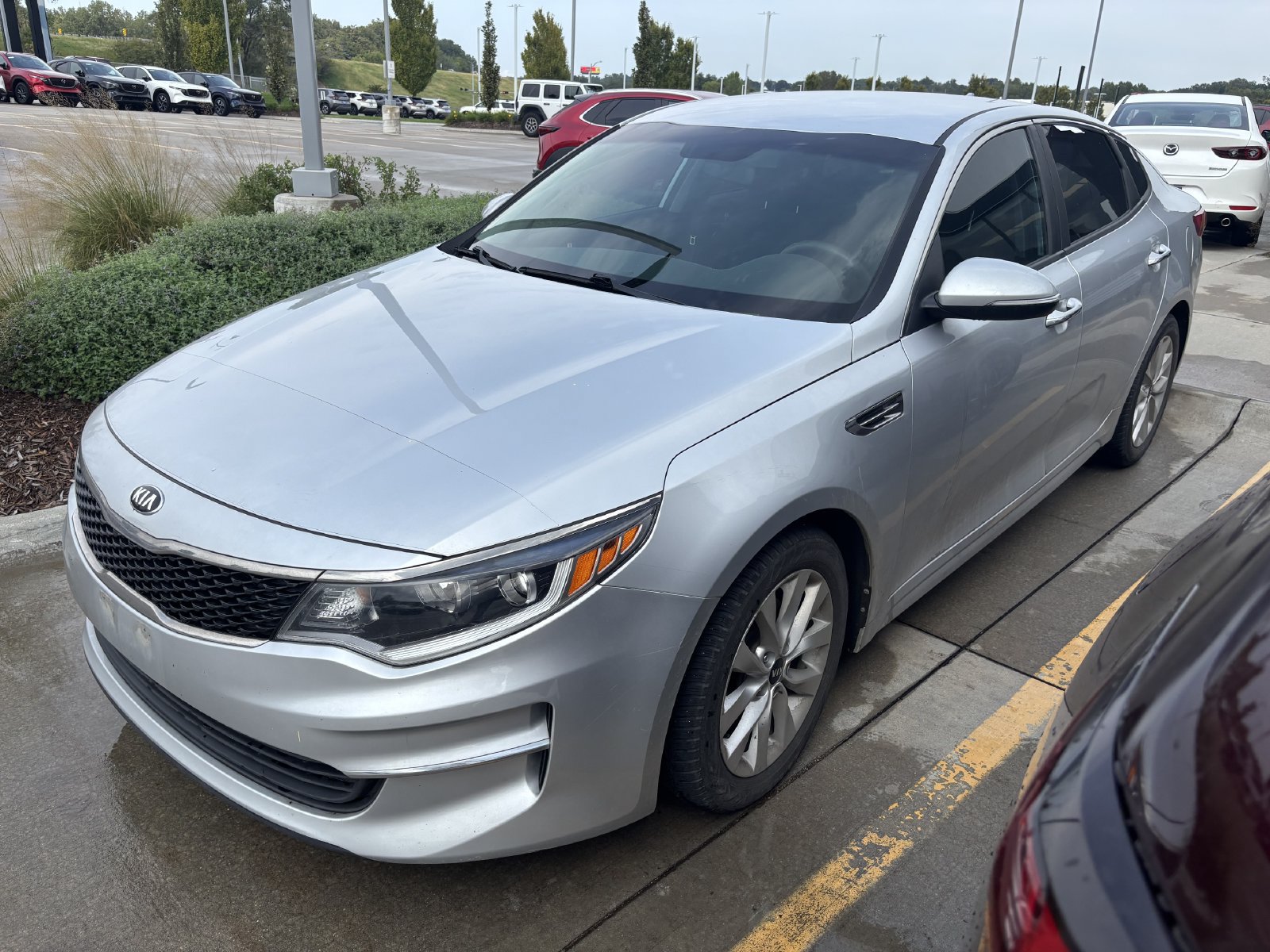 Used 2018 Kia Optima LX w/ 17" Alloy Wheels Package FWD image 1