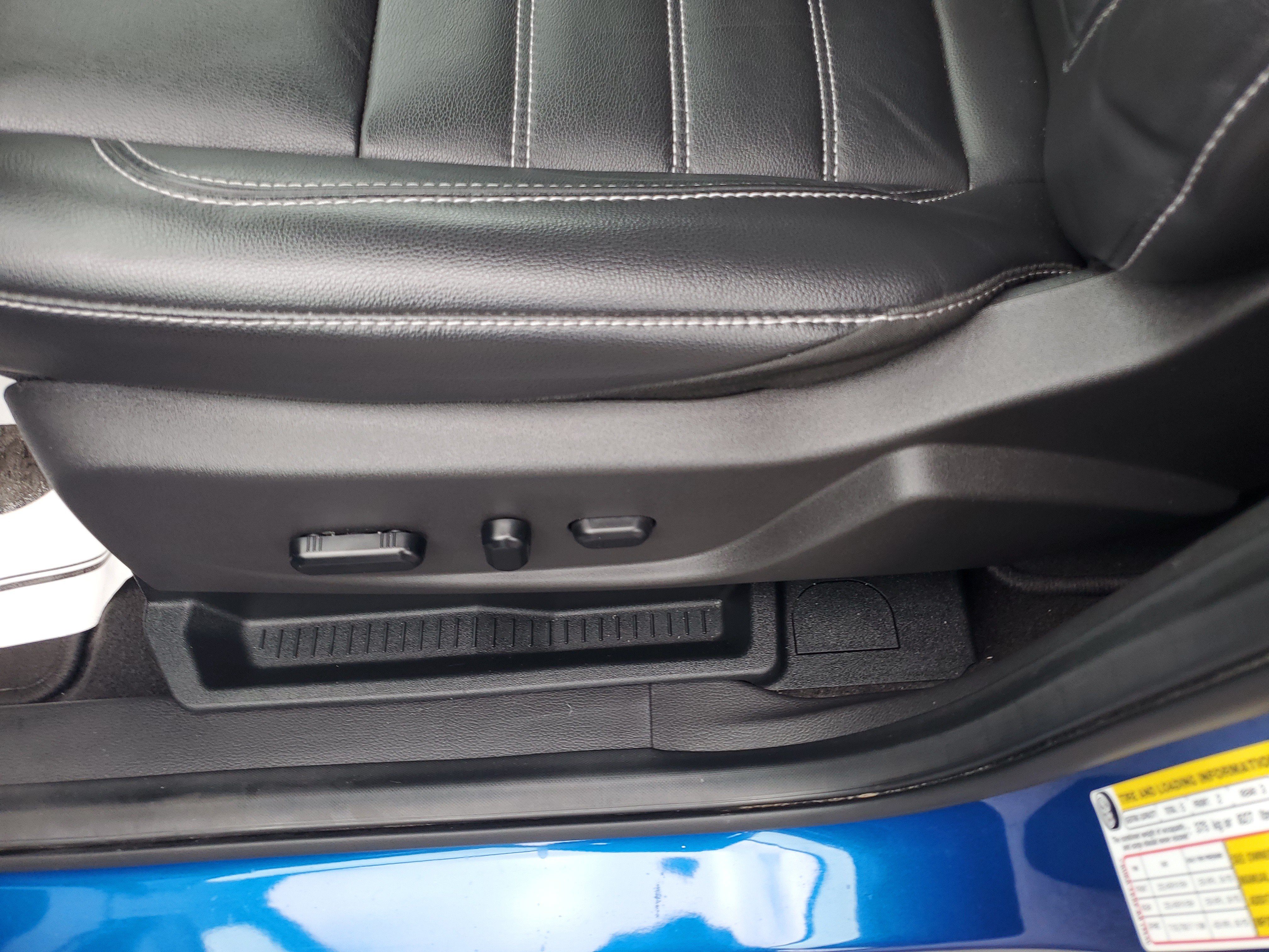 Used 2019 Ford Escape Titanium AWD/4WD image 18