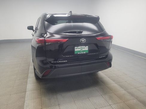 Used 2020 Toyota Highlander XLE AWD/4WD image 6