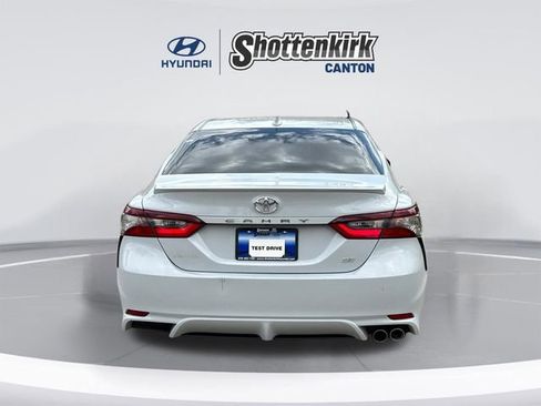 Used 2024 Toyota Camry SE image 6