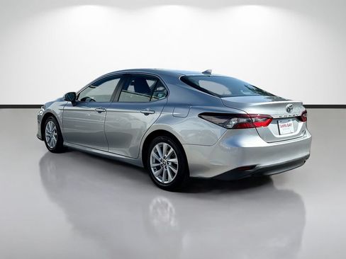 Used 2024 Toyota Camry LE FWD image 5
