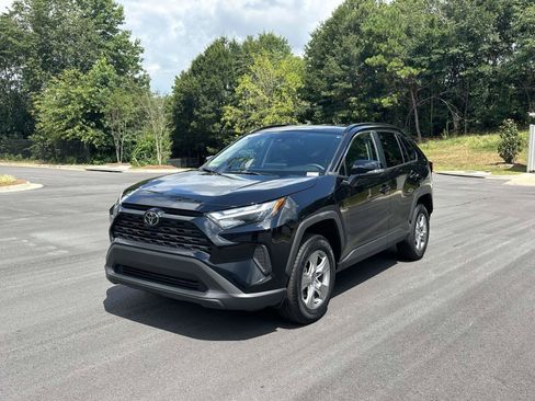 Used 2025 Toyota RAV4 XLE FWD image 3