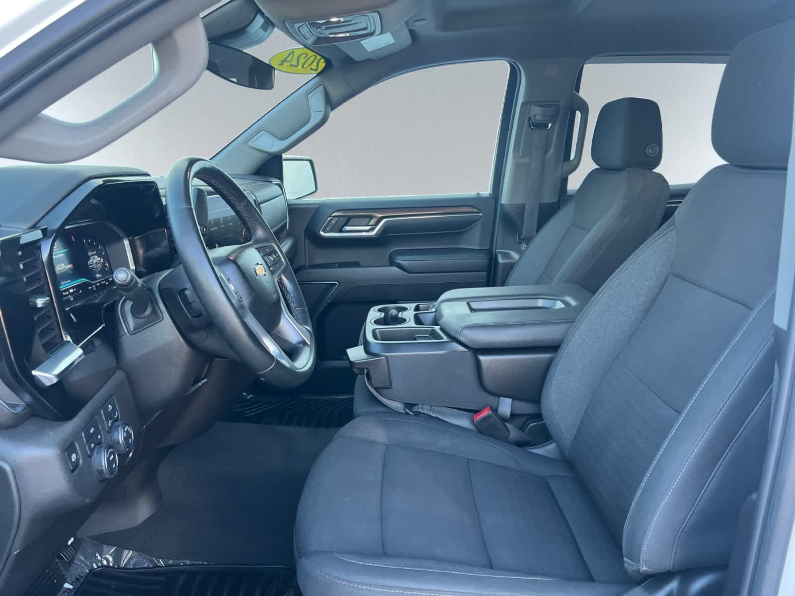 Used 2024 Chevrolet Silverado 1500 LT AWD/4WD image 11