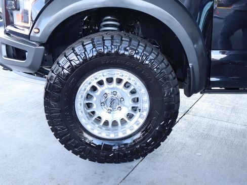 Used 2019 Ford F150 Raptor w/ Equipment Group 802A Luxury AWD/4WD image 12