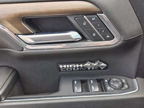 Used 2024 Chevrolet Silverado 1500 High Country w/ Z71 Off-Road Package AWD/4WD image 17