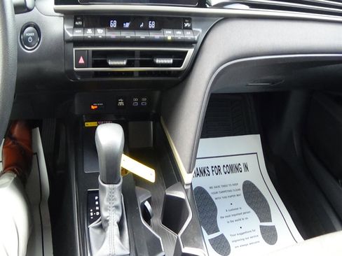 Used 2025 Toyota Camry LE image 19