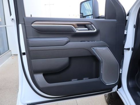 Used 2026 Chevrolet Silverado 2500 High Country w/ High Country Premium Package AWD/4WD image 16