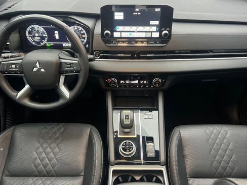 Used 2025 Mitsubishi Outlander SEL image 14