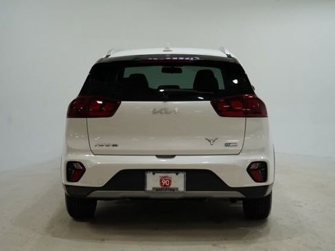 Used 2022 Kia Niro LX image 7