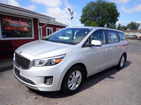 Used 2016 Kia Sedona L FWD image 3