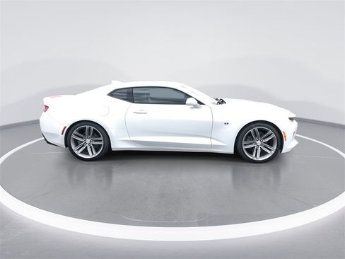 Used 2017 Chevrolet Camaro LT image 9