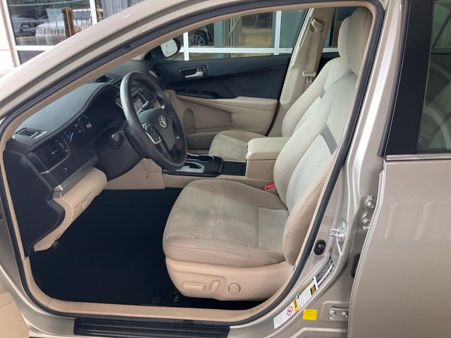 Used 2014 Toyota Camry LE FWD image 2
