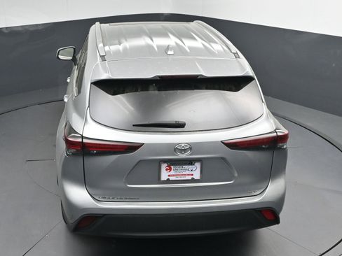 Certified 2024 Toyota Highlander XLE image 37