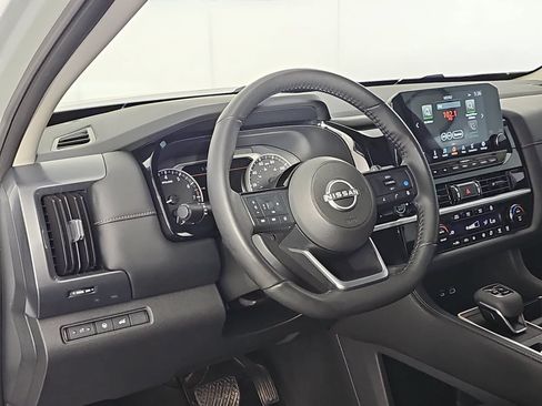 Used 2024 Nissan Pathfinder SL w/ Black Appearance Package FWD image 16