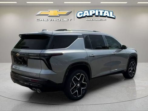 Used 2026 Chevrolet Traverse High Country FWD image 5