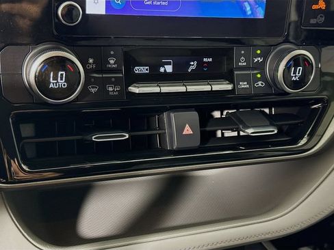 Used 2023 Toyota Highlander LE FWD image 15