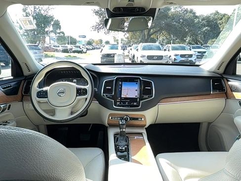 Used 2022 Volvo XC90 T6 Momentum w/ Advanced Package image 15