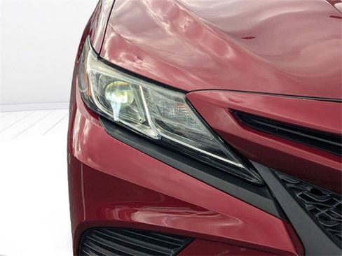 Used 2018 Toyota Camry SE image 9