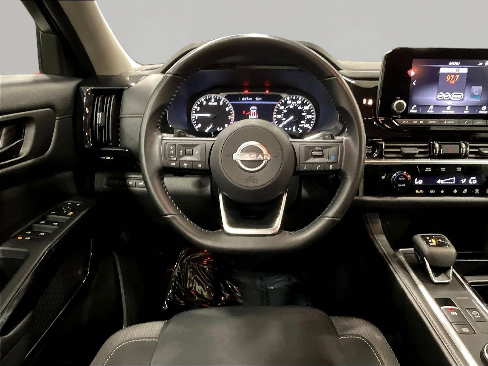 Used 2025 Nissan Pathfinder SV AWD/4WD image 8