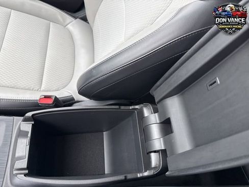 Used 2025 Ford Escape SE FWD image 19