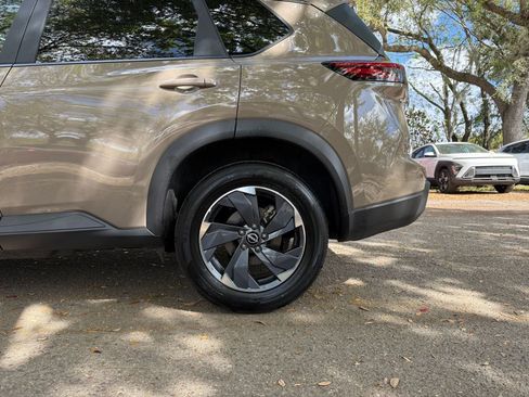 Used 2025 Nissan Rogue SV image 27