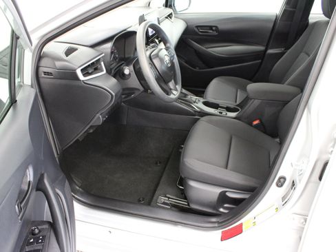Used 2025 Toyota Corolla LE FWD image 13