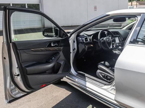 Used 2018 Nissan Maxima Platinum FWD image 23