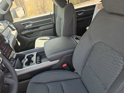New 2026 RAM 1500 4x4 Crew Cab image 8