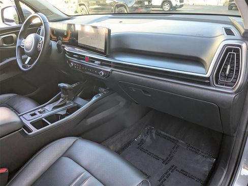 Used 2024 Kia Sorento S image 33