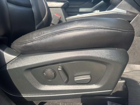 Used 2022 Ford Explorer XLT w/ Equipment Group 202A AWD/4WD image 13