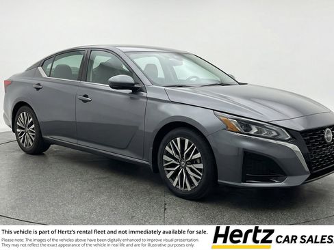 Used 2025 Nissan Altima 2.5 SV FWD image 1