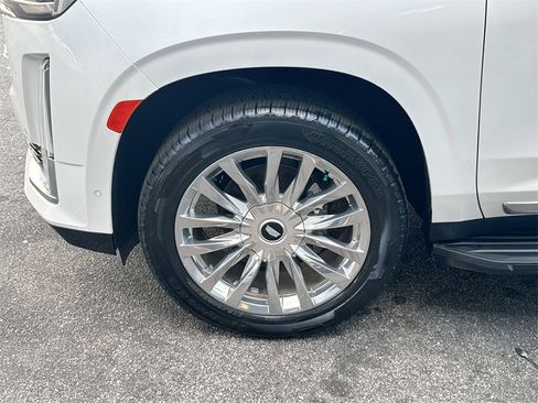 Used 2023 Cadillac Escalade Premium Luxury image 12