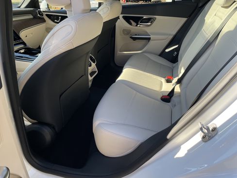 New 2026 Mercedes-Benz GLC 300 4MATIC image 36