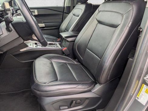 Used 2023 Ford Explorer Limited image 16