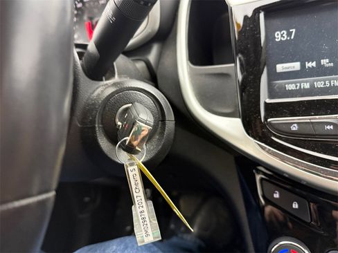 Used 2017 Chevrolet Sonic LT image 30