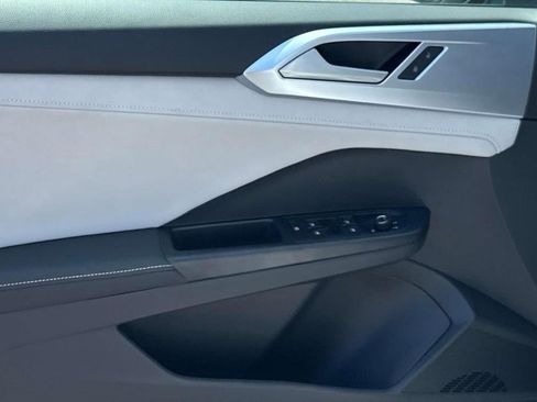 Used 2025 Volkswagen Taos SE image 13