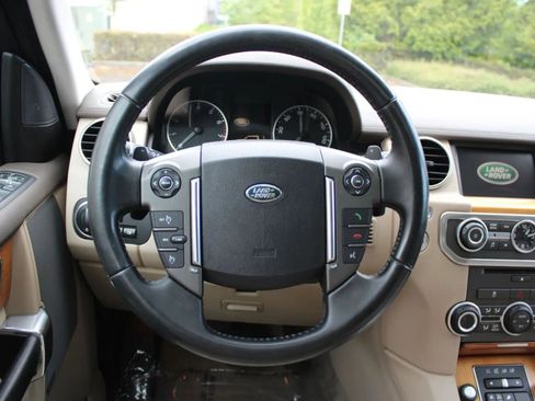 Used 2016 Land Rover LR4 HSE image 15