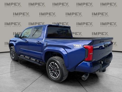 Used 2024 Toyota Tacoma TRD Sport w/ TRD Sport Upgrade Package image 3