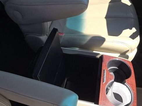 Used 2014 Toyota Sienna XLE FWD image 32