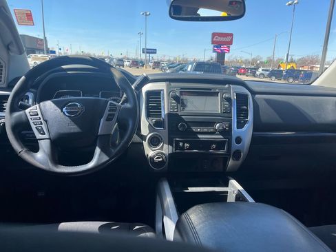 Used 2017 Nissan Titan SV AWD/4WD image 19