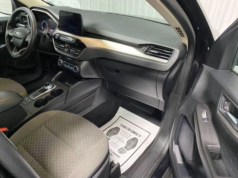 Used 2020 Ford Escape SE image 3