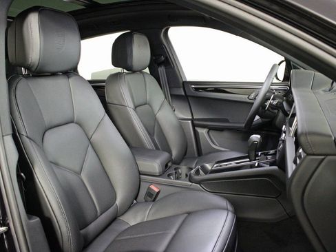 Certified 2026 Porsche Macan AWD/4WD image 38