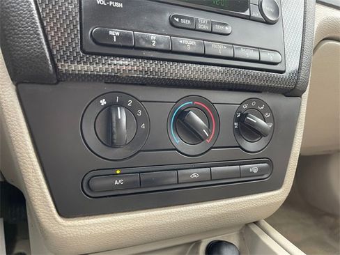 Used 2006 Ford Fusion SE image 24