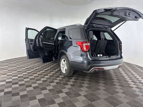 Used 2017 Ford Explorer XLT w/ Equipment Group 202A image 18