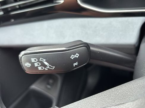 Used 2025 Volkswagen Jetta SE FWD image 19