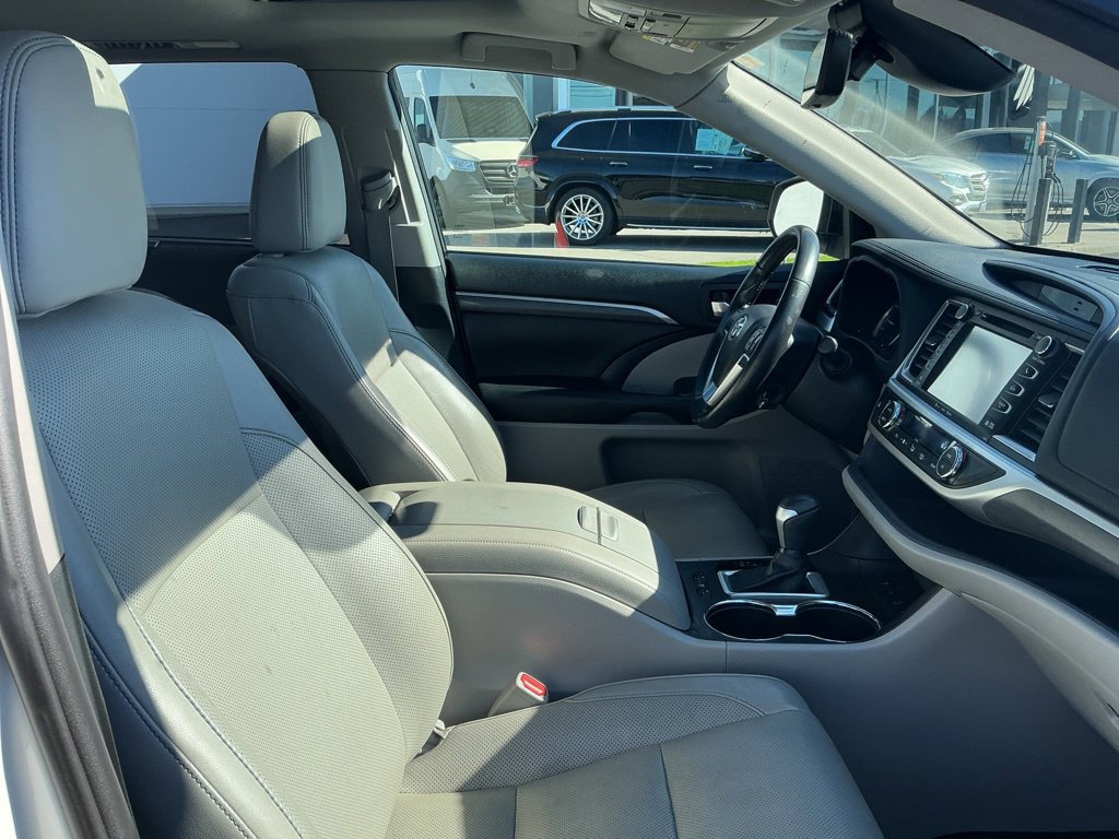 Used 2019 Toyota Highlander Limited AWD/4WD image 26