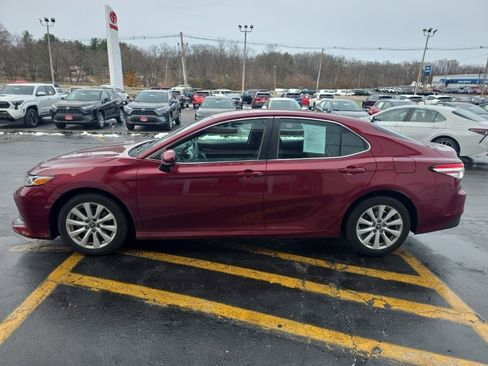 Used 2018 Toyota Camry LE image 8