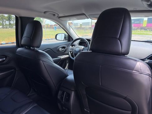 Used 2021 Jeep Cherokee Latitude Lux FWD image 30
